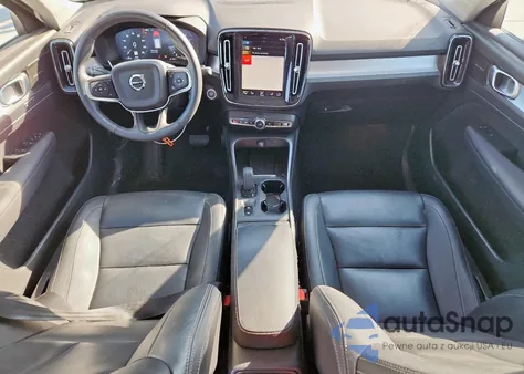 2021 Volvo Xc40 T5 Momentum z USA, uszkodzony, nr VIN YV4162UK0M2447154